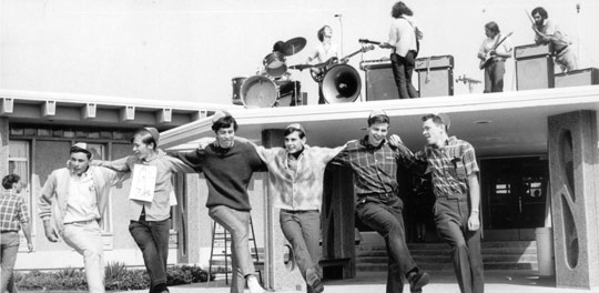 1967: Dancing to a rooftop band in front of the SUB.