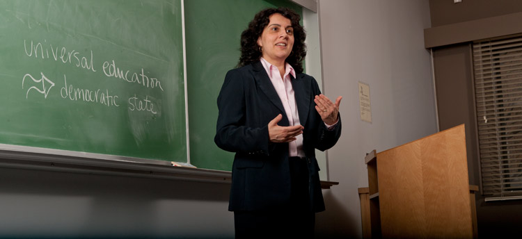 Helen Raptis