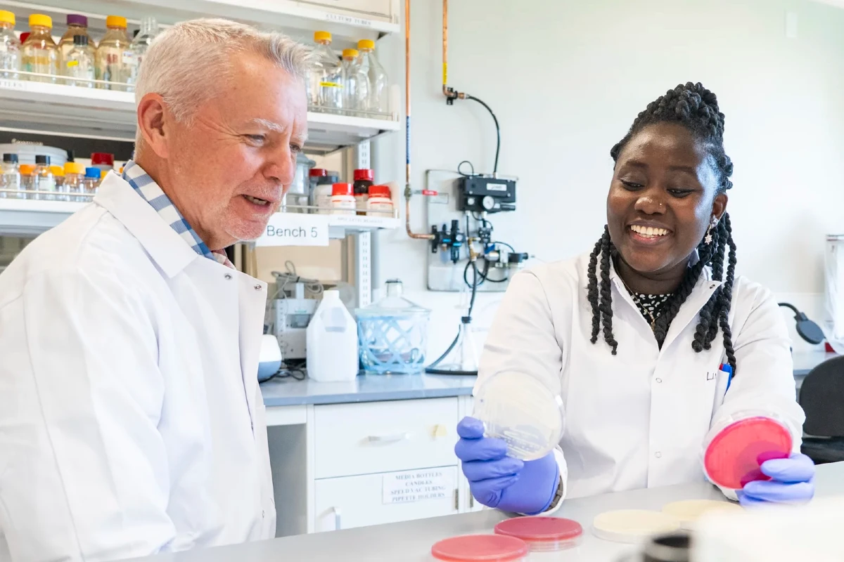David Goodlett and Linda Nartey in the lab