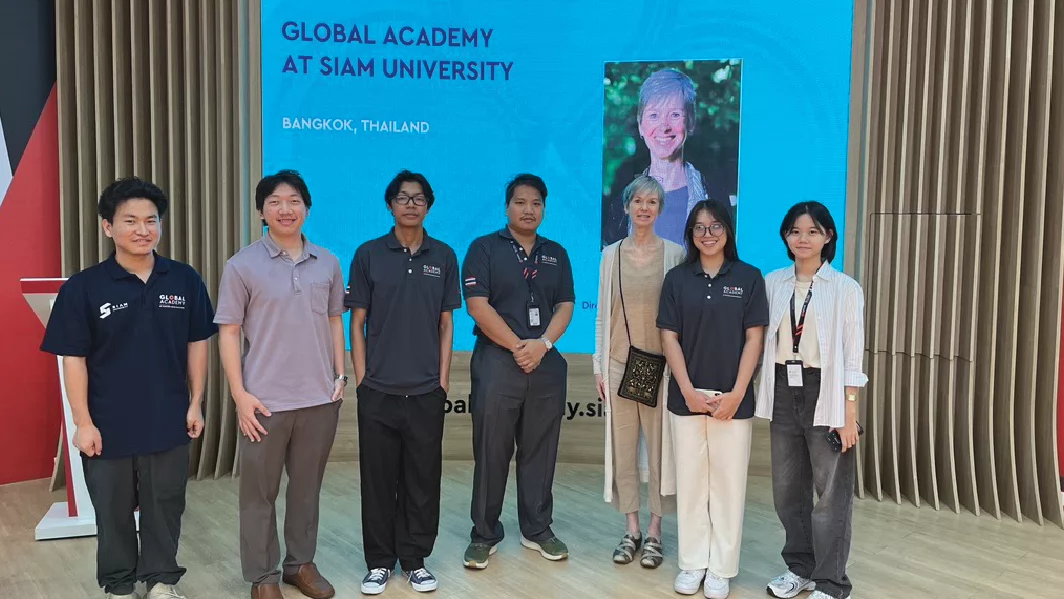 Picture of Sheryl Karras, Director of the Office of Global Engagement, and a group of students of the Global Academy in Siam University  