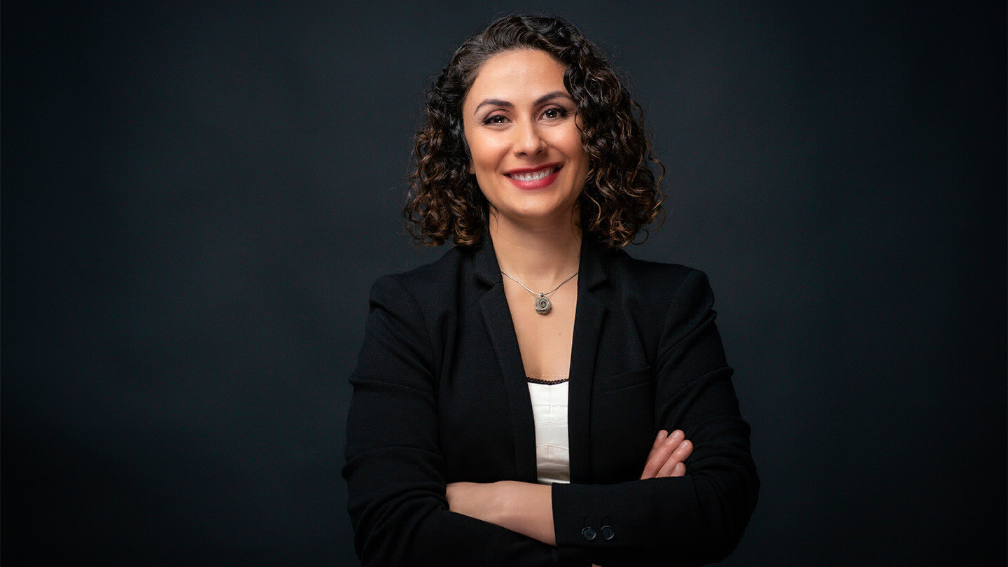 Woman smiling with her arms crossed.