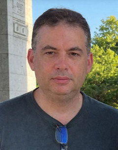 Portrait of Alex Thomo
