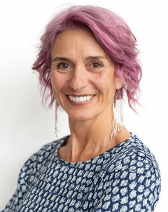 Portrait of Daniela Damian.