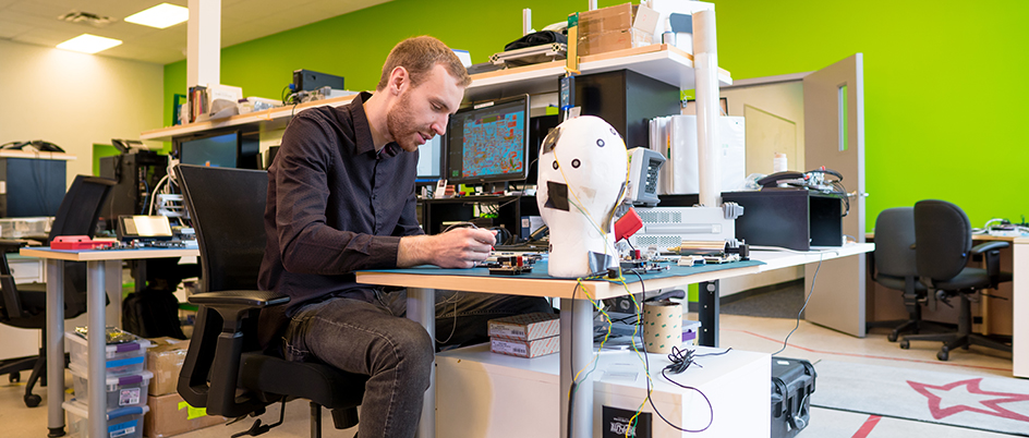 UVic alumnus Martin Kellinghusen working at a desk in a StarFish Medical lab