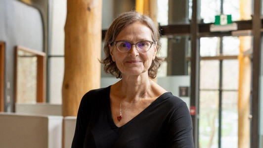 bio of Gillian Calder