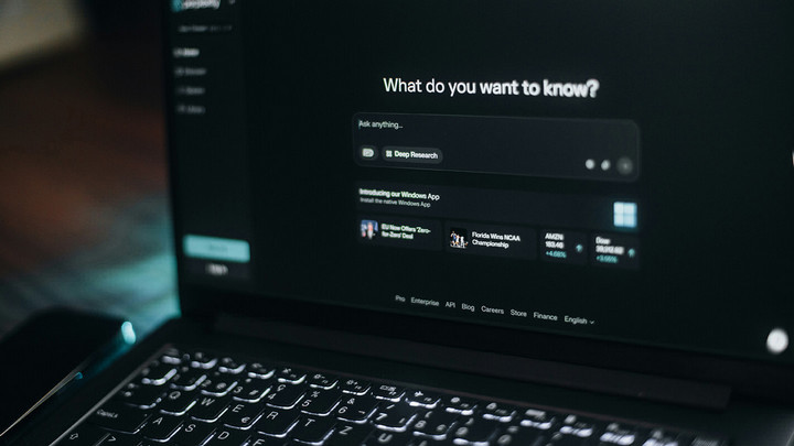 A user about to enter a prompt into Perplexity