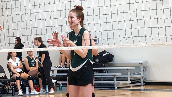 Mara Pappas playing volleyball