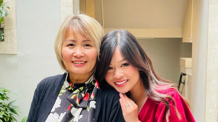 Mother and daughter BCom graduates 20 years apart
