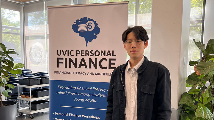 Sampras Chung at a UVic Personal Finance club event