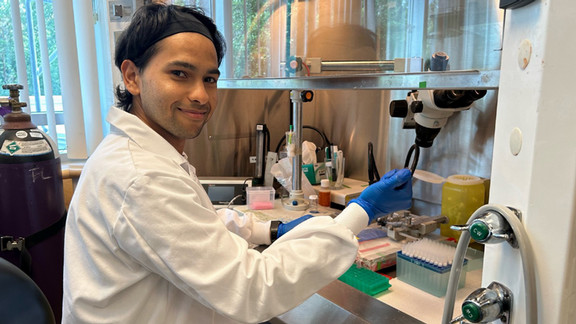 Kamal Narayana works in the Brown lab.