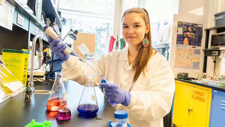 K’sana Wood Lynes-Ford works in a lab.