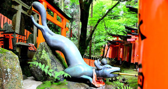 Fushimi Inari Taisha fox fountain