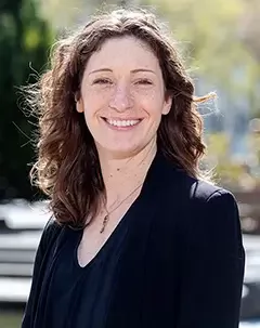 Headshot of librarian Karen Munro.