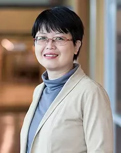Headshot of librarian Ying Liu.