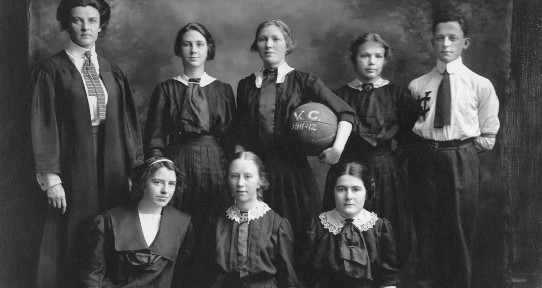 Victoria College Girls Basketball Team, 1911-1912