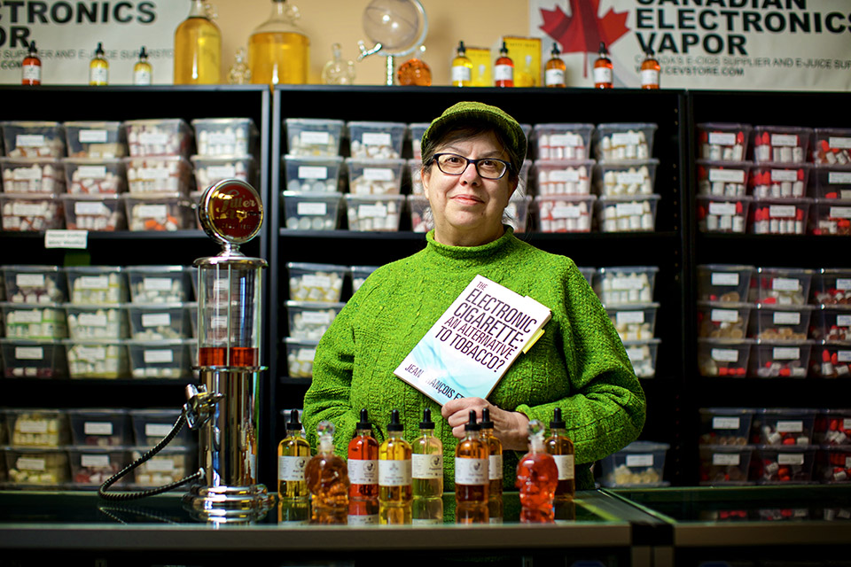 O’Leary at an e-cigarette shop. Photo: Nik West