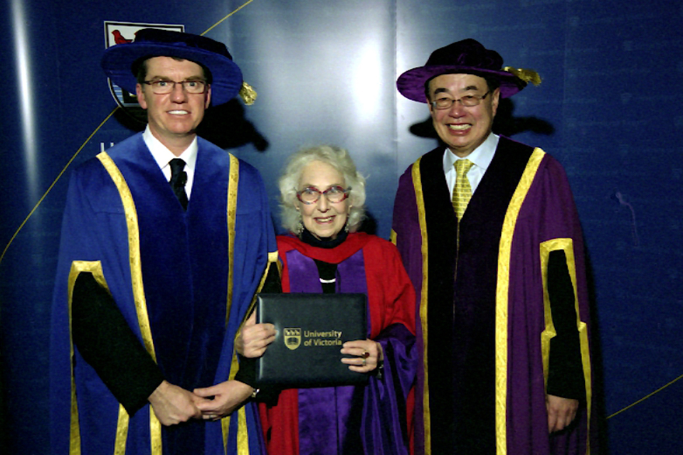 Edith Iglauer with UVic President David Turpin and UVic Chancellor Ronald Lou-Poy in convocation regalia in 2006