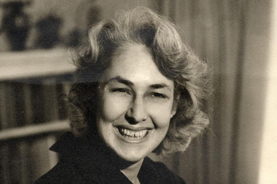 Portrait of Edith Iglauer smiling