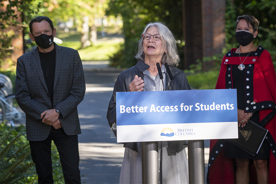 (L-R) UVic President Jamie Cassels, Professor and Director of the Indigenous law program Val Napoleon and Honourable Minister Melanie Mark. Photo: UVic Photo Services