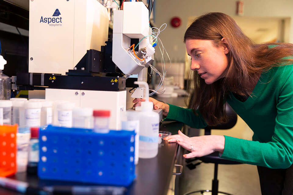 Stephanie Willerth sets up the equipment for laboratory bioprinting.