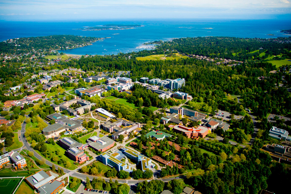 image of UVic, 캐나다 대학 순위 10위 안에 드는 연구 성과