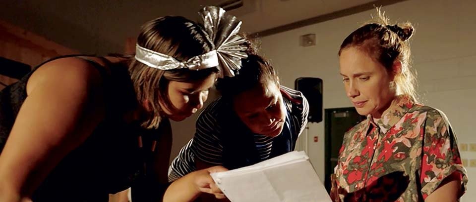 Sedeghi-Yekta (right) rehearses with community participants tsatassaya|Tracey White and suy’thlumaat|Kendra-Anne Page.