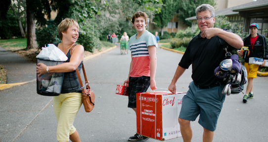 Parents helping student move in to residence
