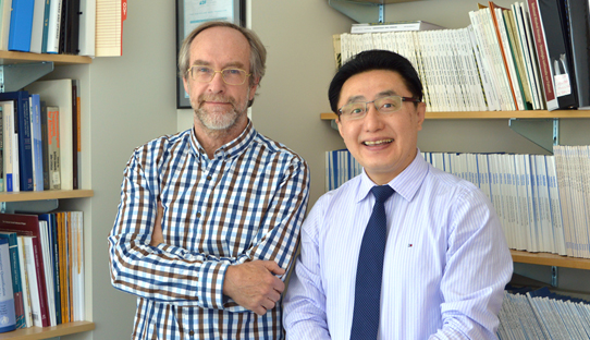 Tim Stockwell and Jinhui Zhao who have led CISUR's research program on minimum unit pricing for alcohol
