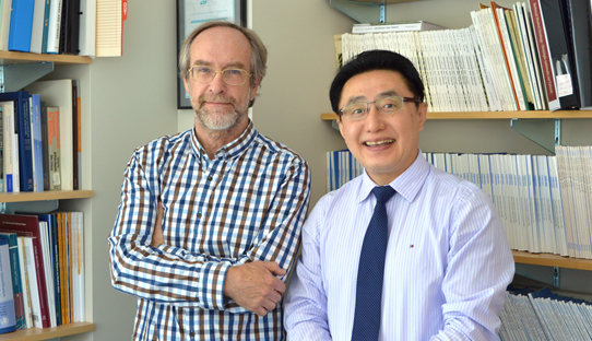 Tim Stockwell and Jinhui Zhao who have led CISUR's research program on minimum unit pricing for alcohol