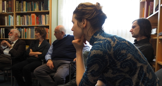 A group of fellows at the CSRS library participating in the centre's daily discussion.