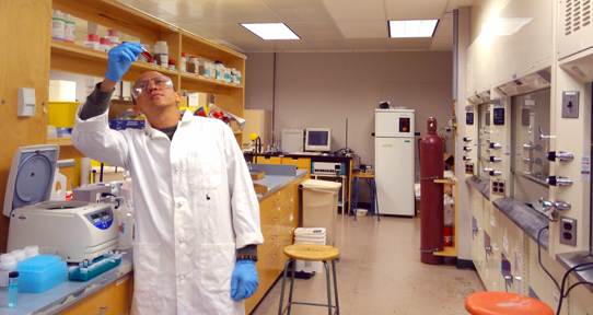 Dr. Antonio M. Brito-Silva (Mitacs Accelerate partner program) working on the fabrication of charge transfter semiconductor nano particles.