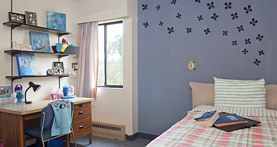 Photo of a typical room in the Gordon Head neighbourhood.