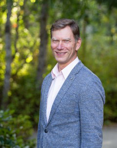 Headshot of Fabian Wolk