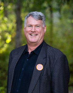 Headshot of Rob Bennett