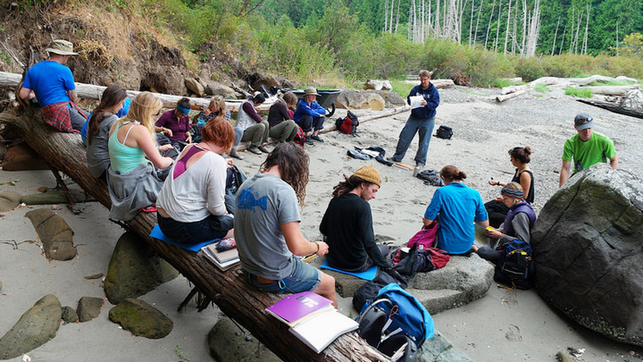 Students and instructors delve into environmental change during a hands-on beach field day.