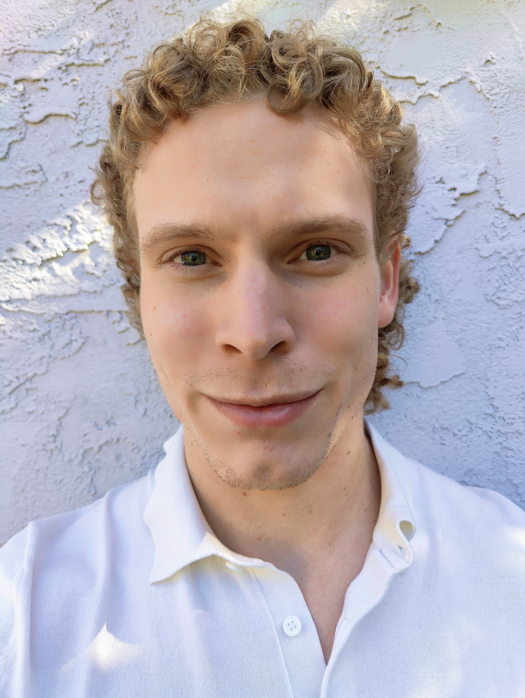 Simon Kurkmake profile photo