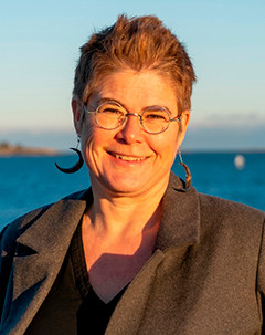 astrid brousselle with ocean background