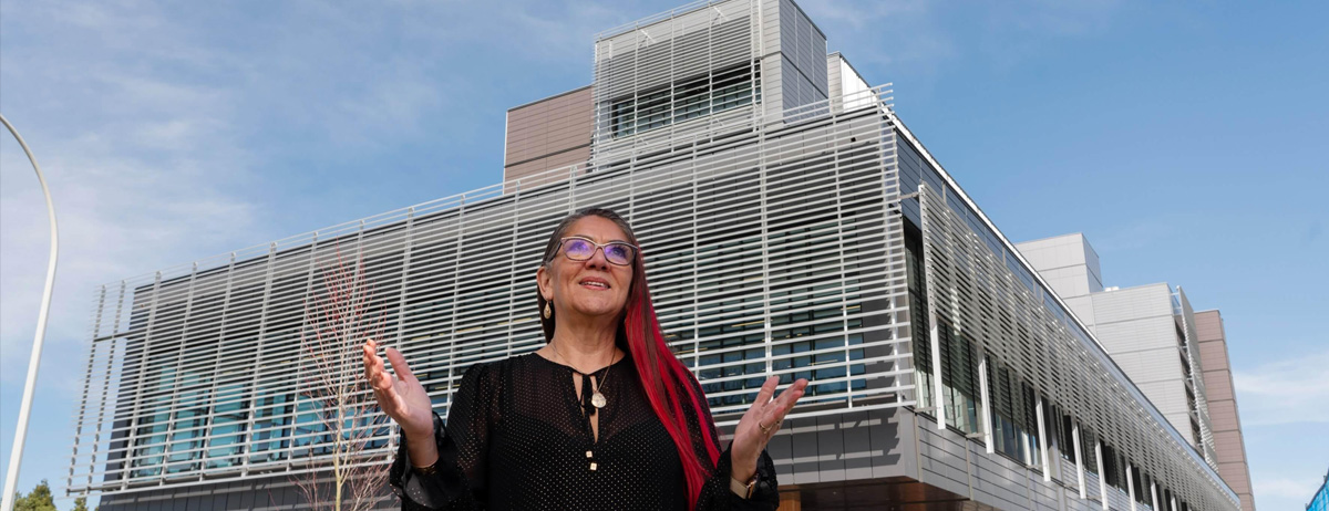 Vice-President Indigenous Qwul'sih'yah'maht, Robina Thomas in front of Čeqʷəŋín ʔéʔləŋ.